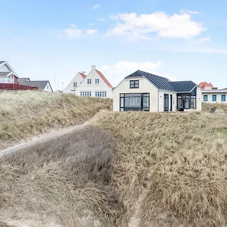 Beachfront With Panoramic View Semesterbostad
