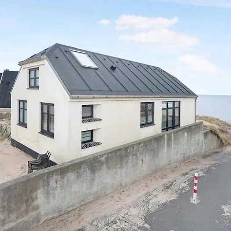 Beachfront With Panoramic View *