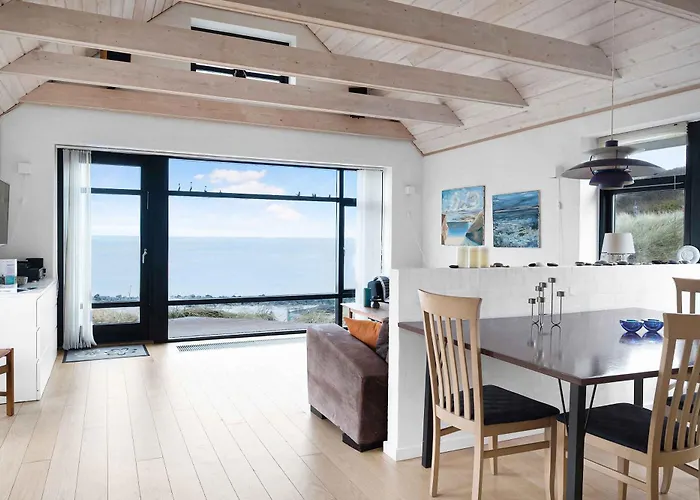 Beachfront With Panoramic View Semesterbostad