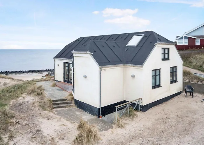 Beachfront With Panoramic View Semesterbostad